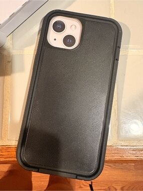 Rugged Black Protective Phone Case - Brand : Onn. New with box.